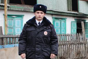 В Ростовской области сотрудник полиции спас из горящего дома пожилых людей