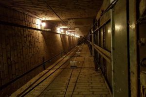 В Таганроге мужчина упал в шахту лифта 