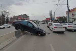 В Ростове на проспекте Стачки произошло столкновение двух автомобилей